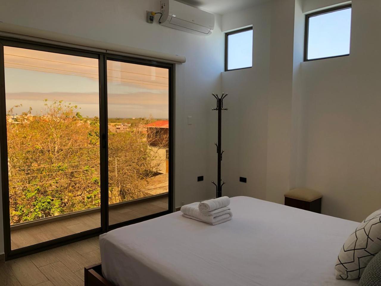 Suites En El Paraiso San Cristobal Galapagos 푸에르토 바케리조 모레노 외부 사진