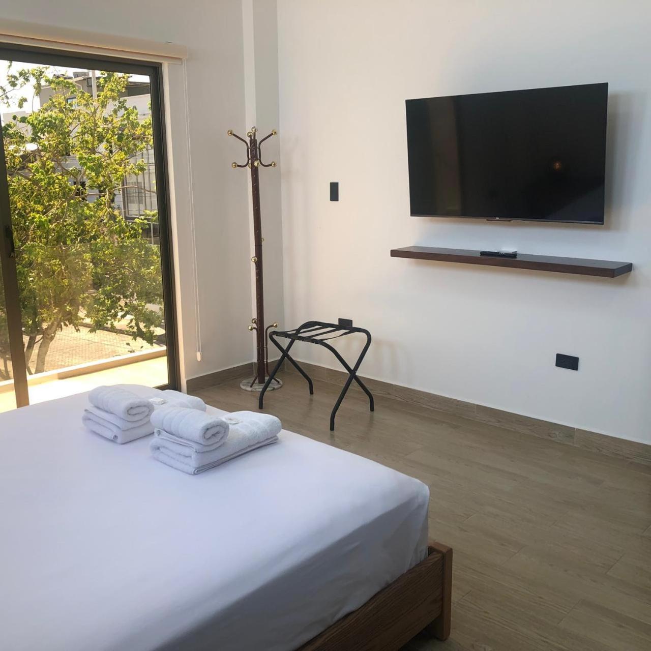 Suites En El Paraiso San Cristobal Galapagos 푸에르토 바케리조 모레노 외부 사진
