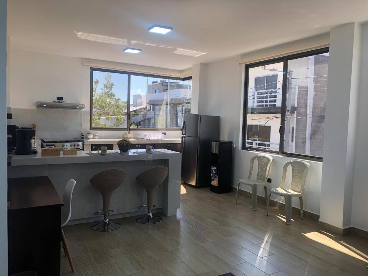 Suites En El Paraiso San Cristobal Galapagos 푸에르토 바케리조 모레노 외부 사진