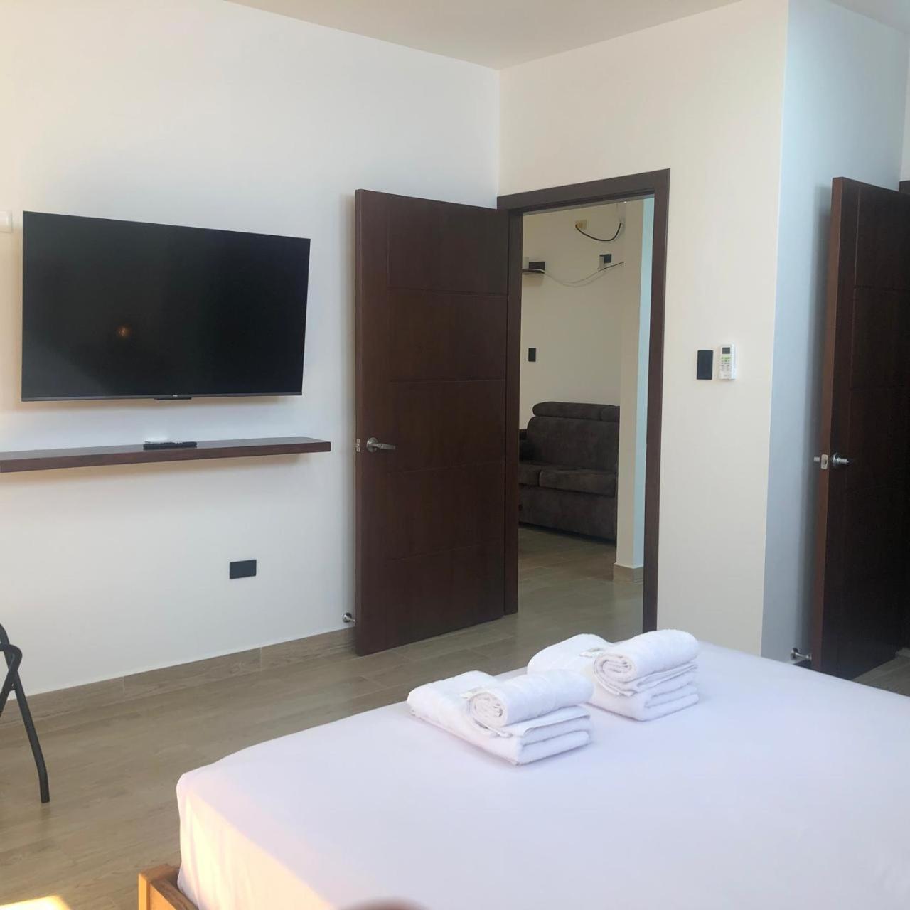 Suites En El Paraiso San Cristobal Galapagos 푸에르토 바케리조 모레노 외부 사진